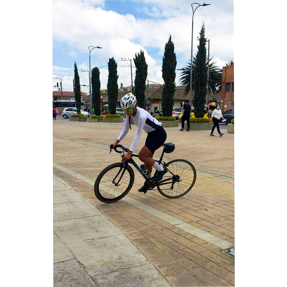 Jersey Terra Basic MUJER Talla S (Blanco) Pachamabici